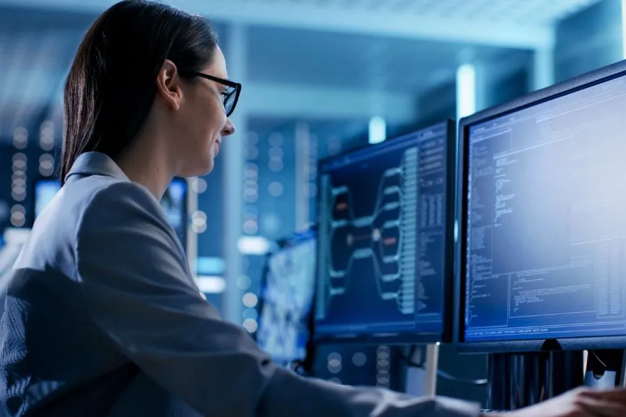 Rozwijaj swoją karierę w branży IT: Najlepsze ścieżki kariery dla pasjonatów technologii branży