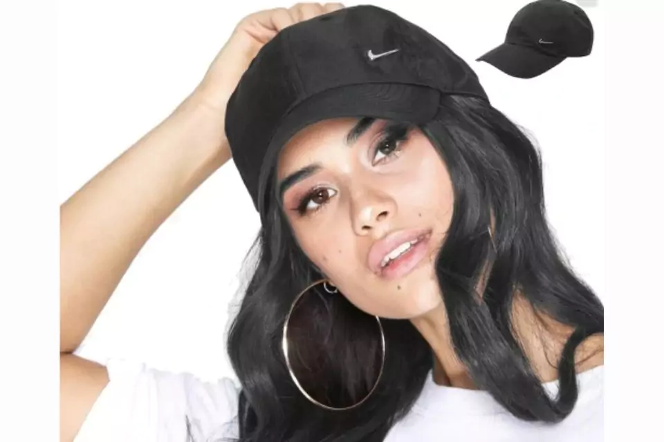 Damska czapka z daszkiem Nike Metal Swoosh Cap w kolorze czarnym