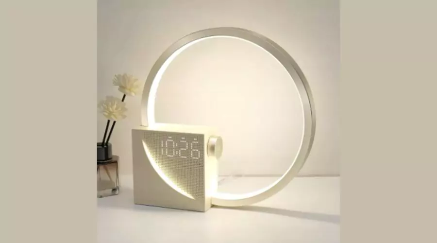 Drewniana lampka nocna z budzikiem USB