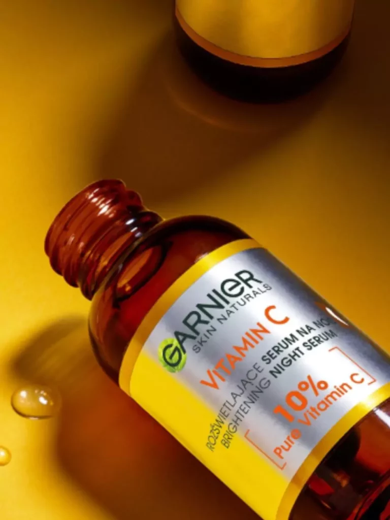 Rozświetlające serum na noc Garnier