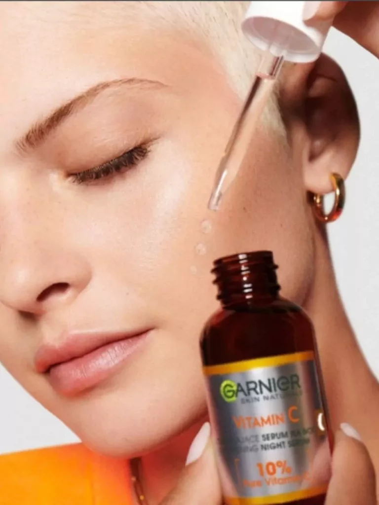 Rozświetlające serum na noc Garnier